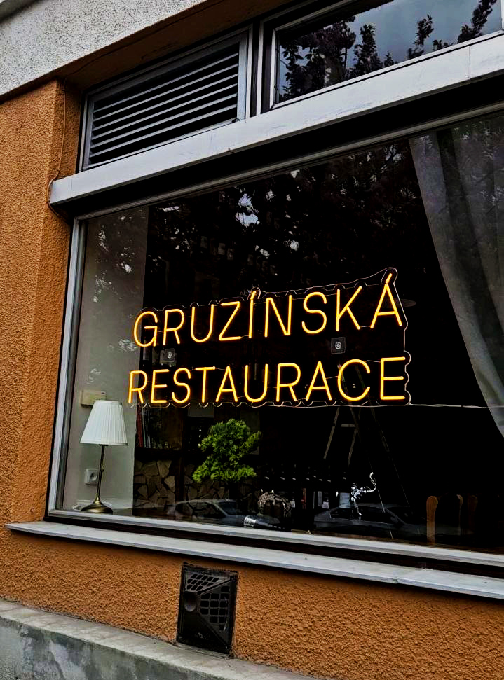 Neonové nápisy Gruzinska Restaurace Nanina (2)